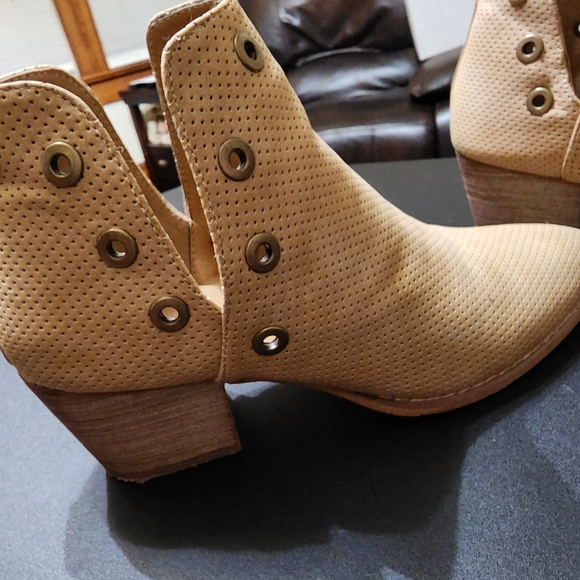 YOKI WOMENS BOOTIES SIZE 8~GREAT CONDITION~ - Picture 5 of 13